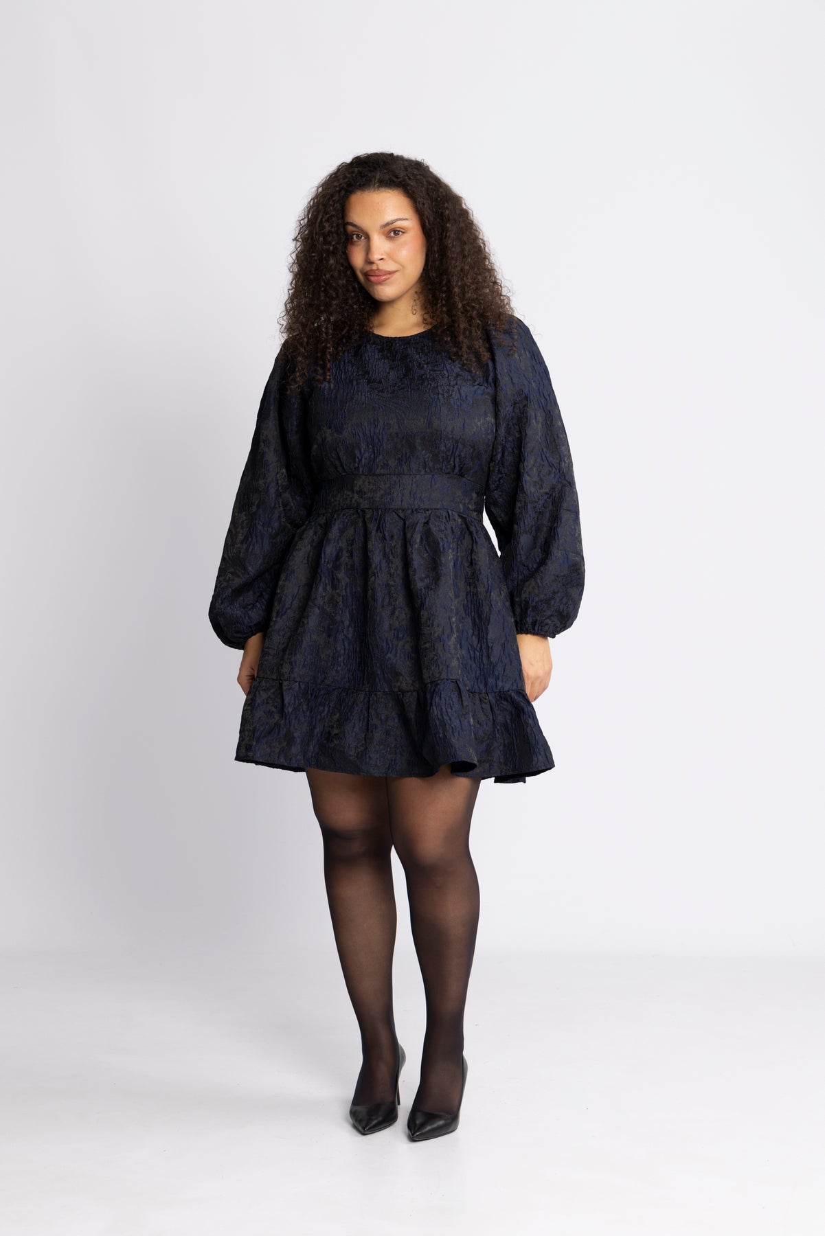 Svanhild Brocade Floral Dress - Mörkblå
