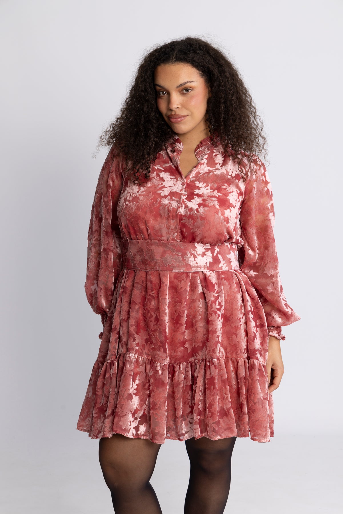 Saga Wide Velvet Flower Dress - Rosa Blomster