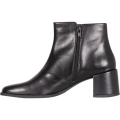 5609 Stina - Black