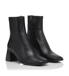 Pega - Black