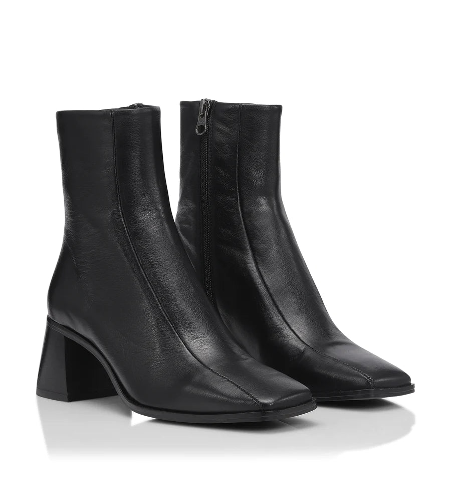 Pega - Black