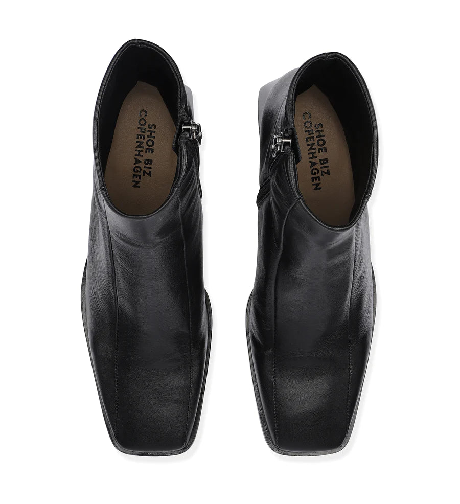 Pega - Black