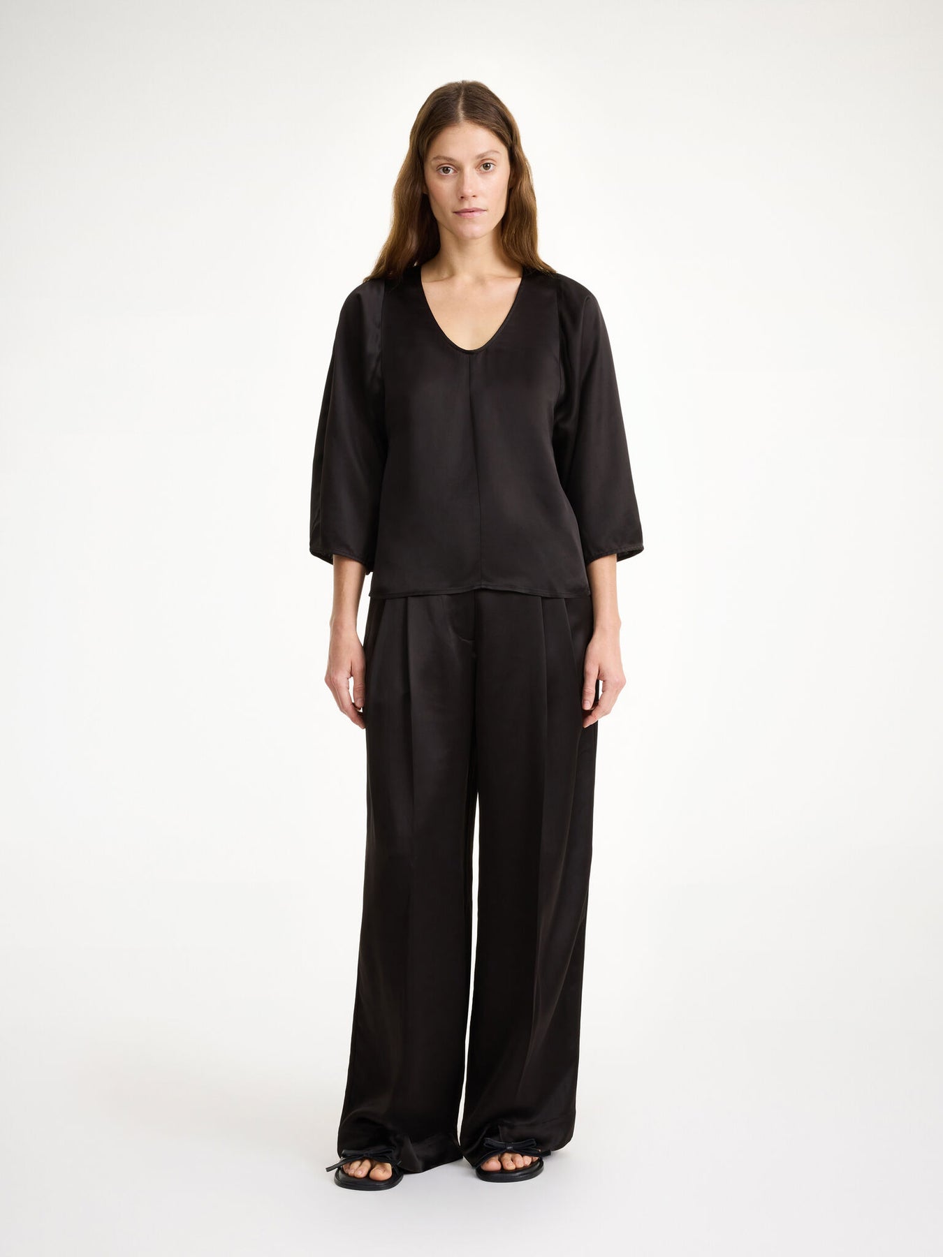 Calyas - Black