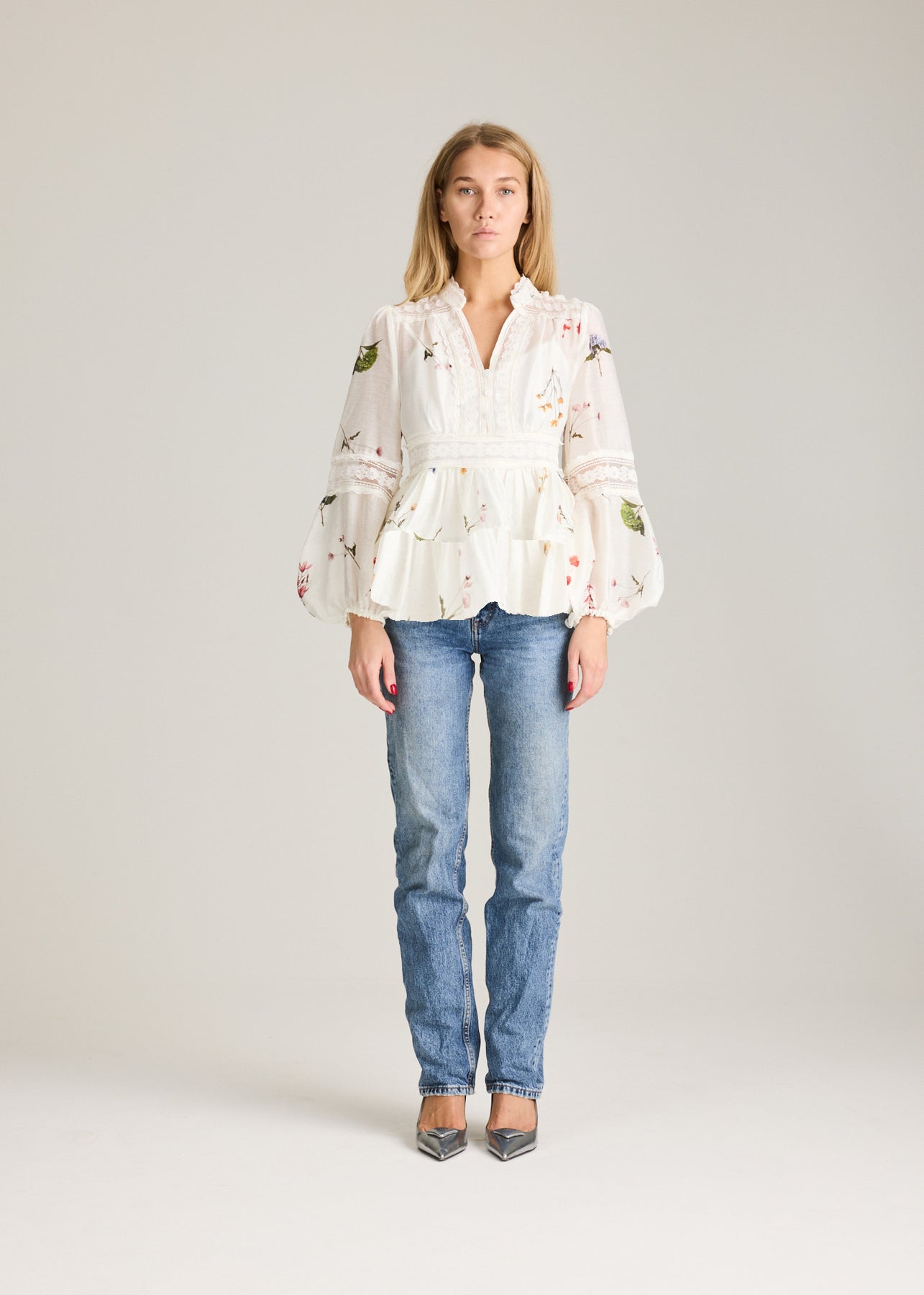 Aliah Garden Blus - White Garden