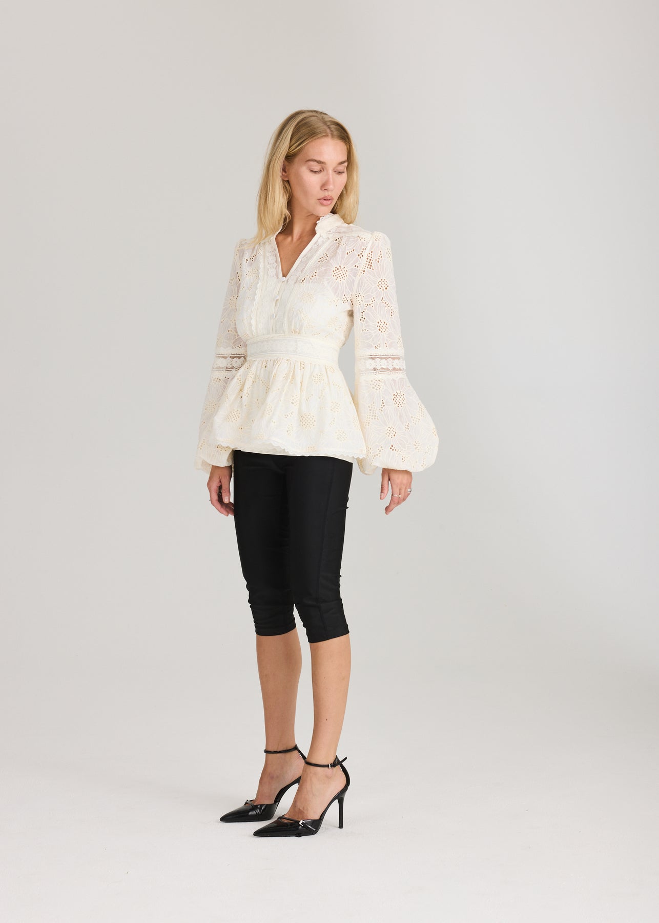 Aliah Daisy Blus - Cream