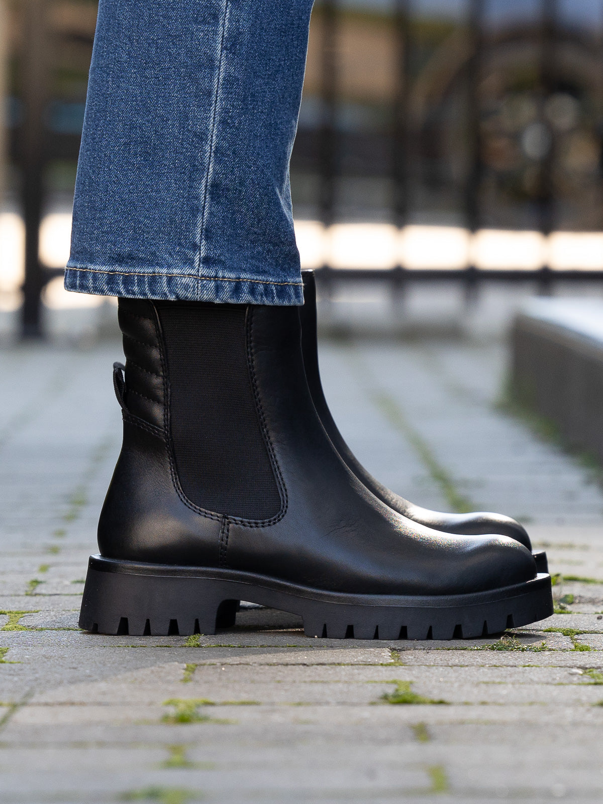 Livo Leather Chelsea - Black