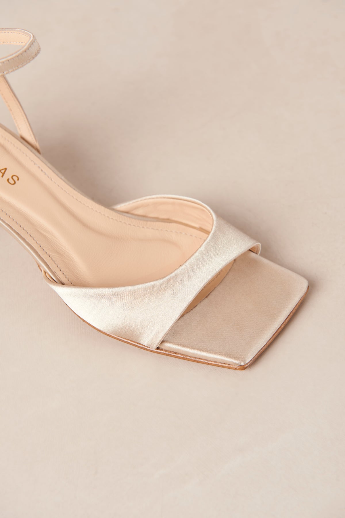Skye Sandals - Silky Cream