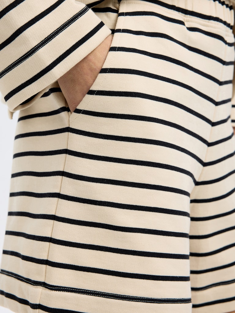 Elise Hw Striped Shorts - Black Birch
