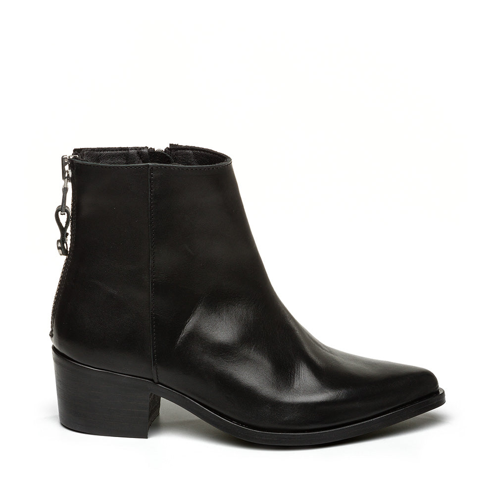 Sorana - Black Leather