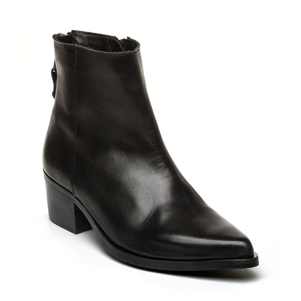 Sorana - Black Leather