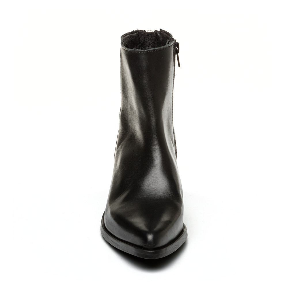 Sorana - Black Leather