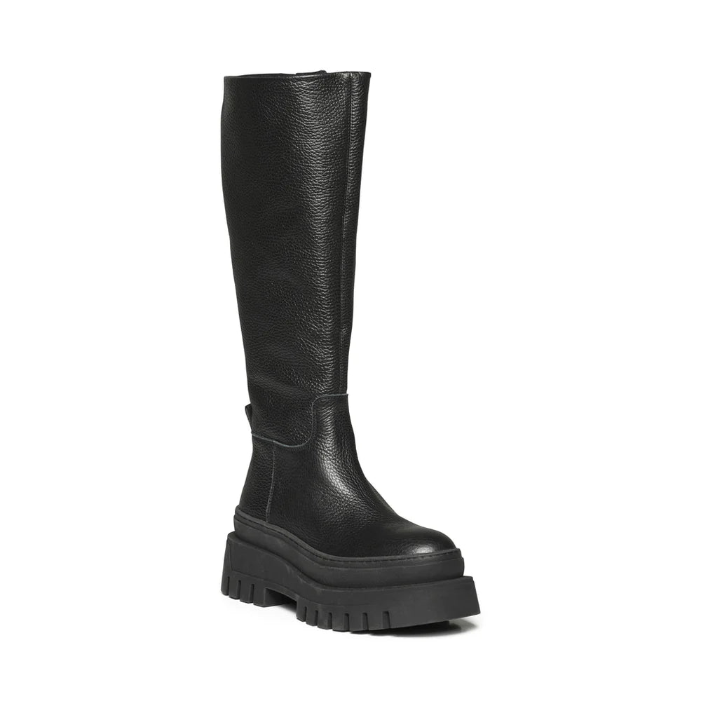 Chipp - Black Leather