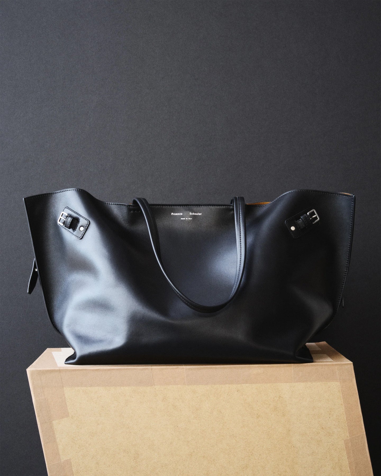 Days Carryall In Smooth Calf - Black