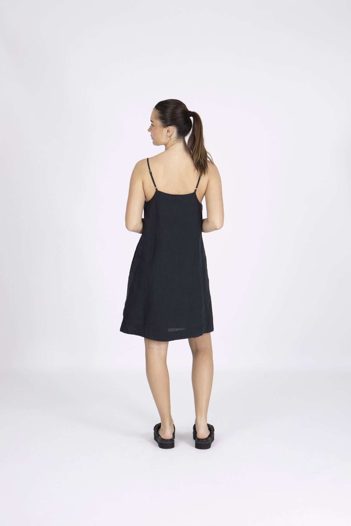 Linnie Short Linen Strap Dress B - Black