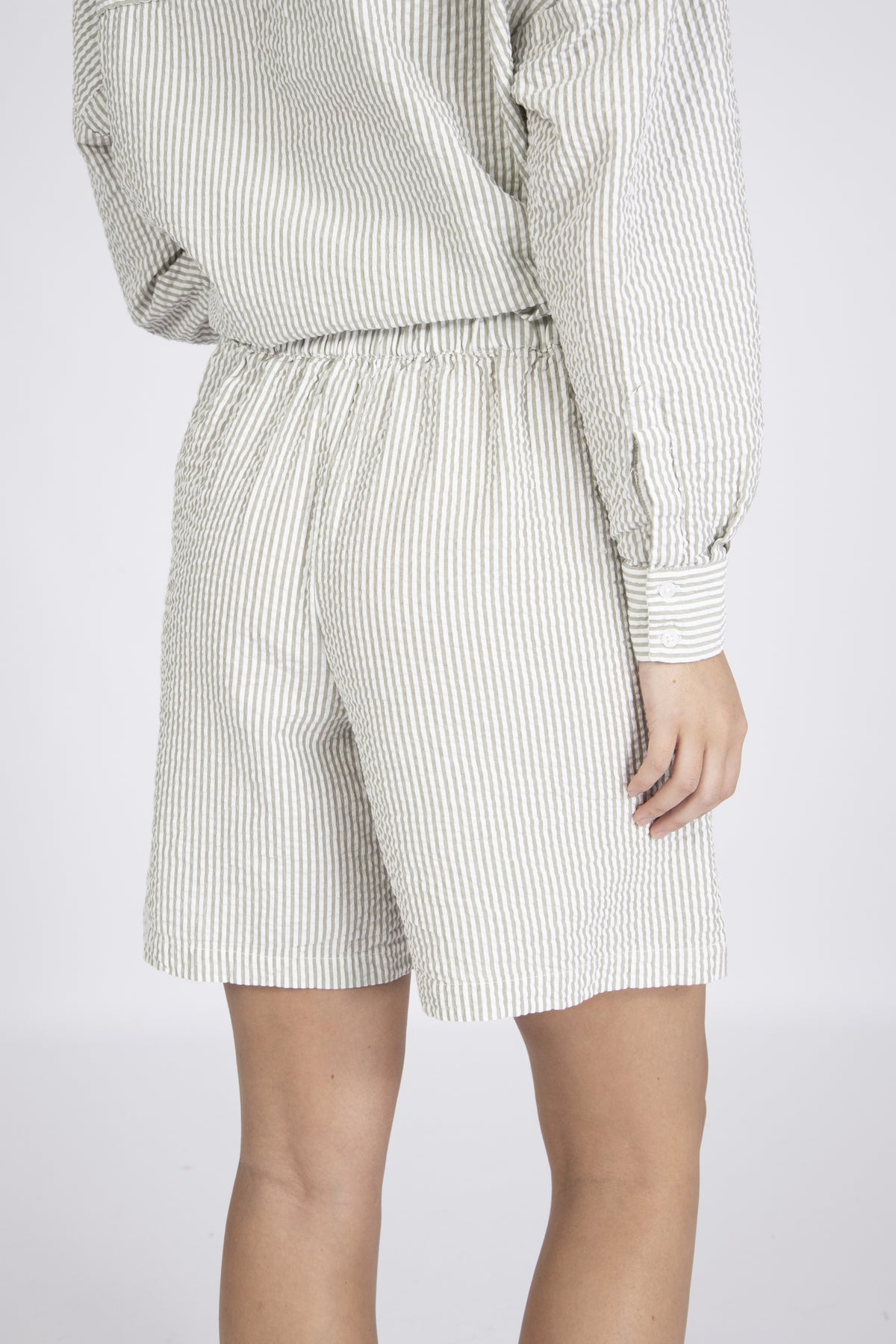 Vittoria Hw Wide Striped Shorts B - Snow White Grey Stripes