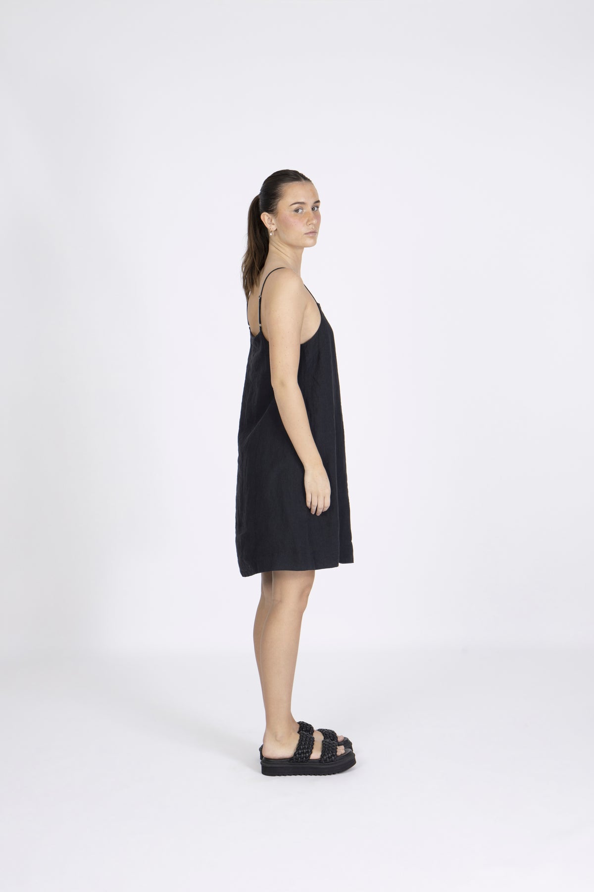 Linnie Short Linen Strap Dress B - Black