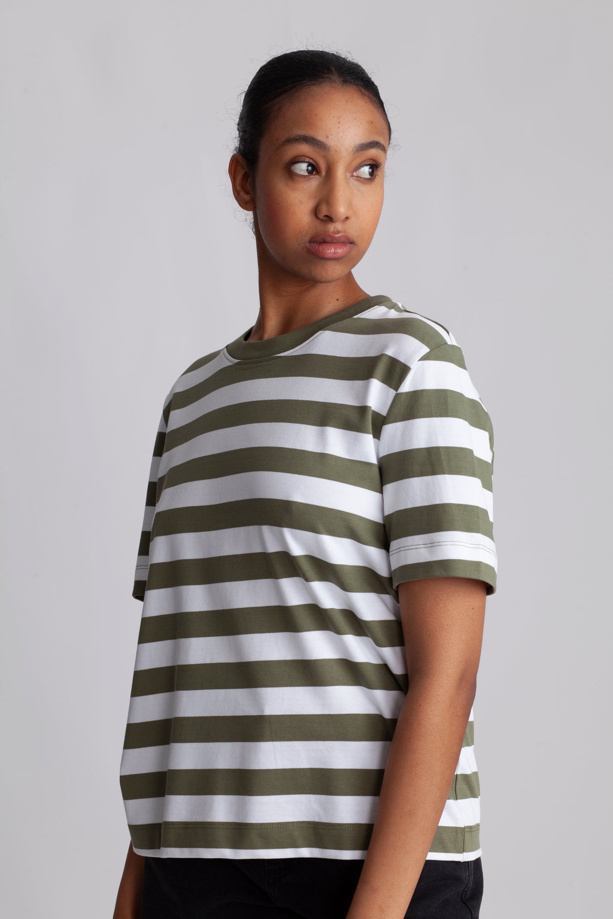 Essential Ss Striped Boxy Tee Wide - Olivine Bright White