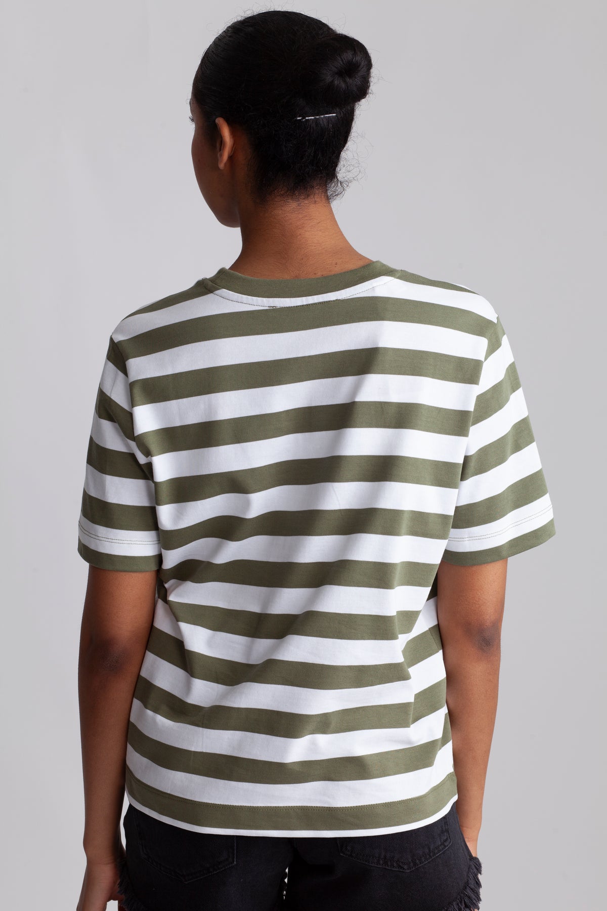 Essential Ss Striped Boxy Tee Wide - Olivine Bright White