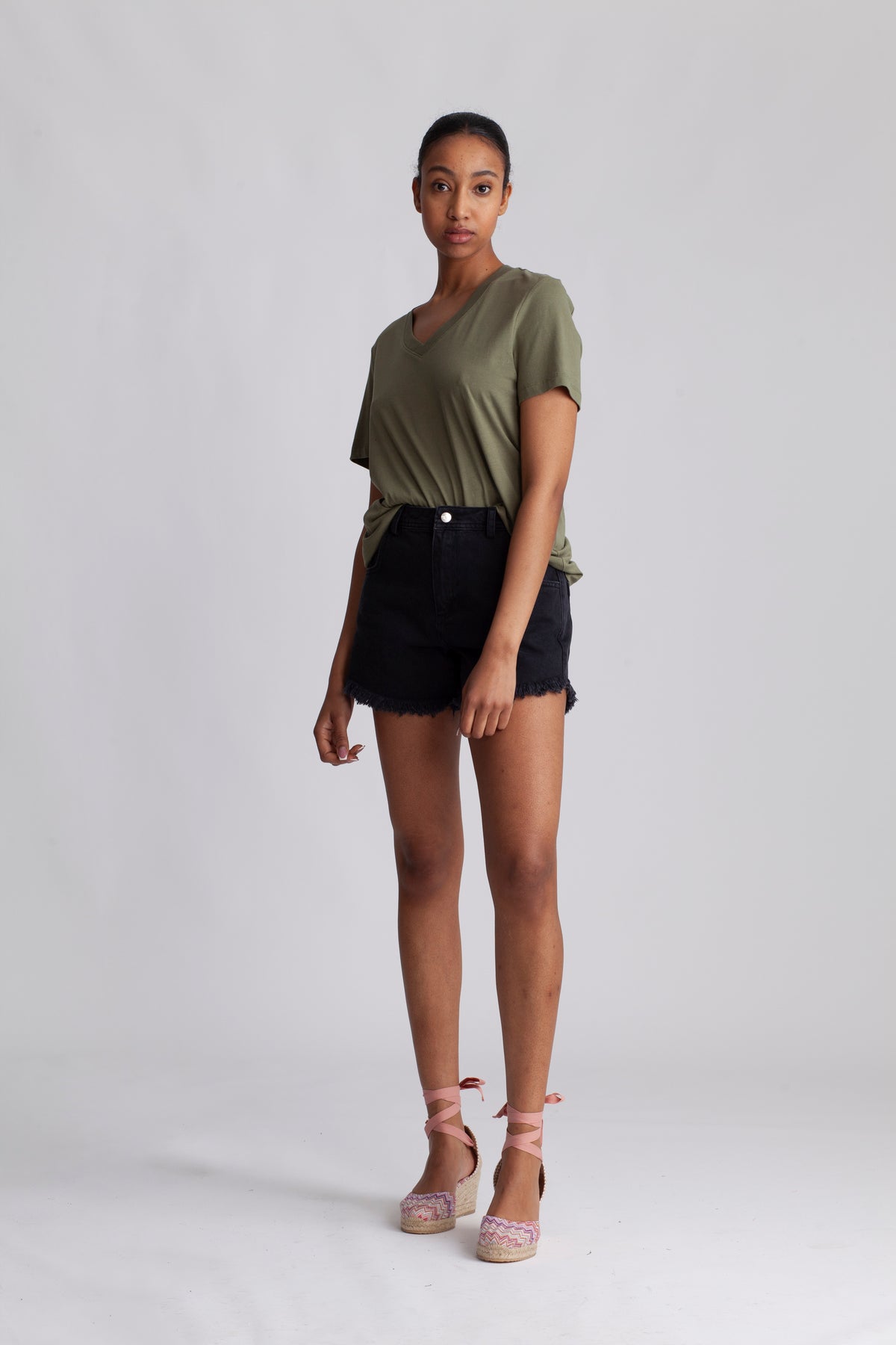 Essential Ss V-Neck Tee - Olivine
