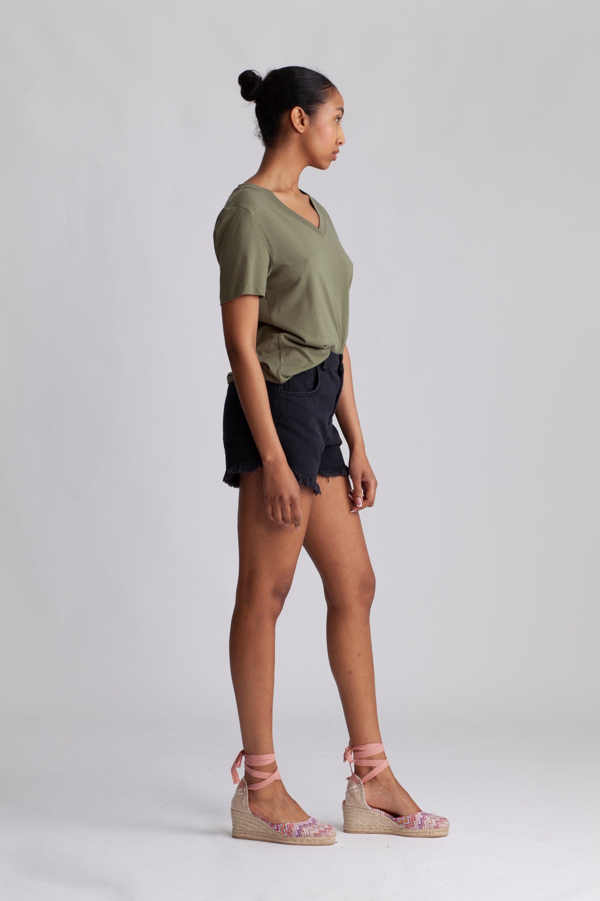 Essential Ss V-Neck Tee - Olivine