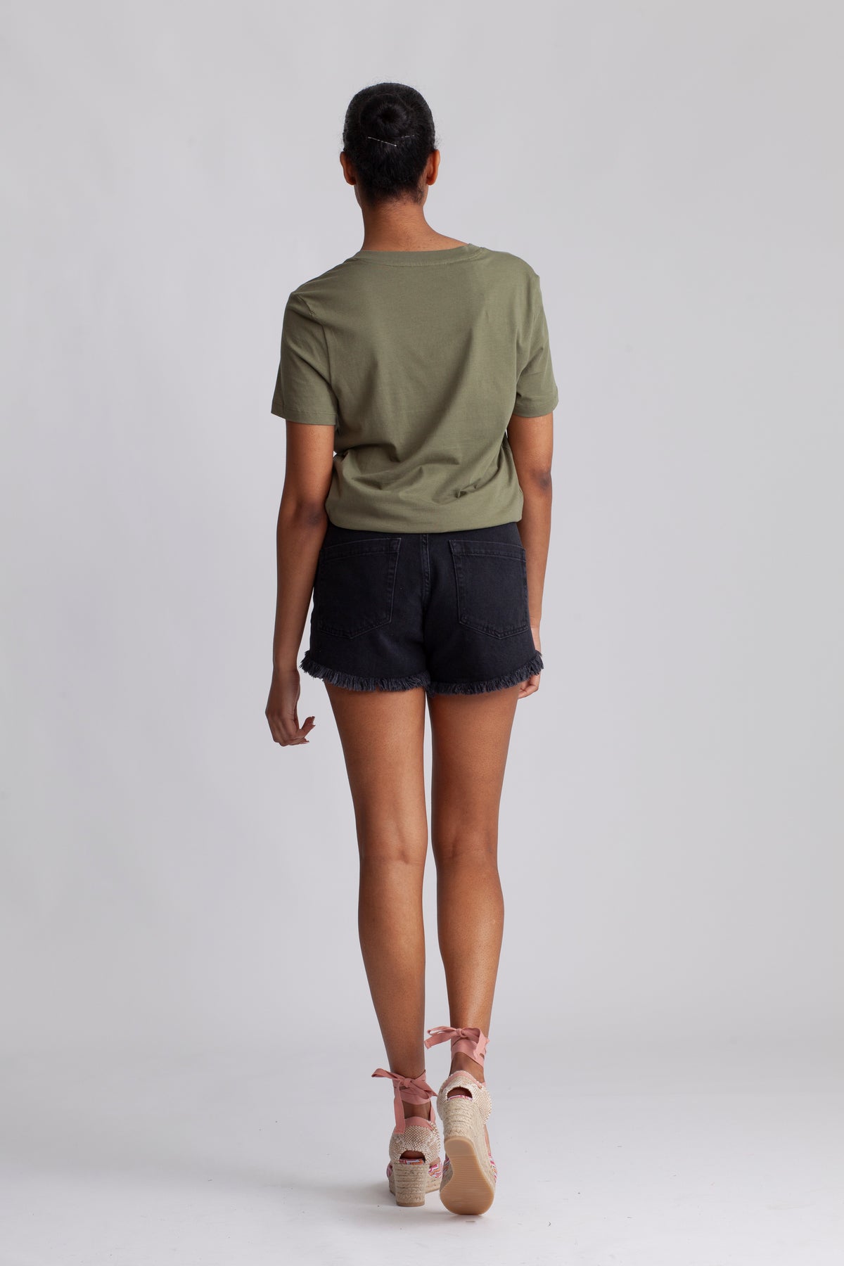 Essential Ss V-Neck Tee - Olivine