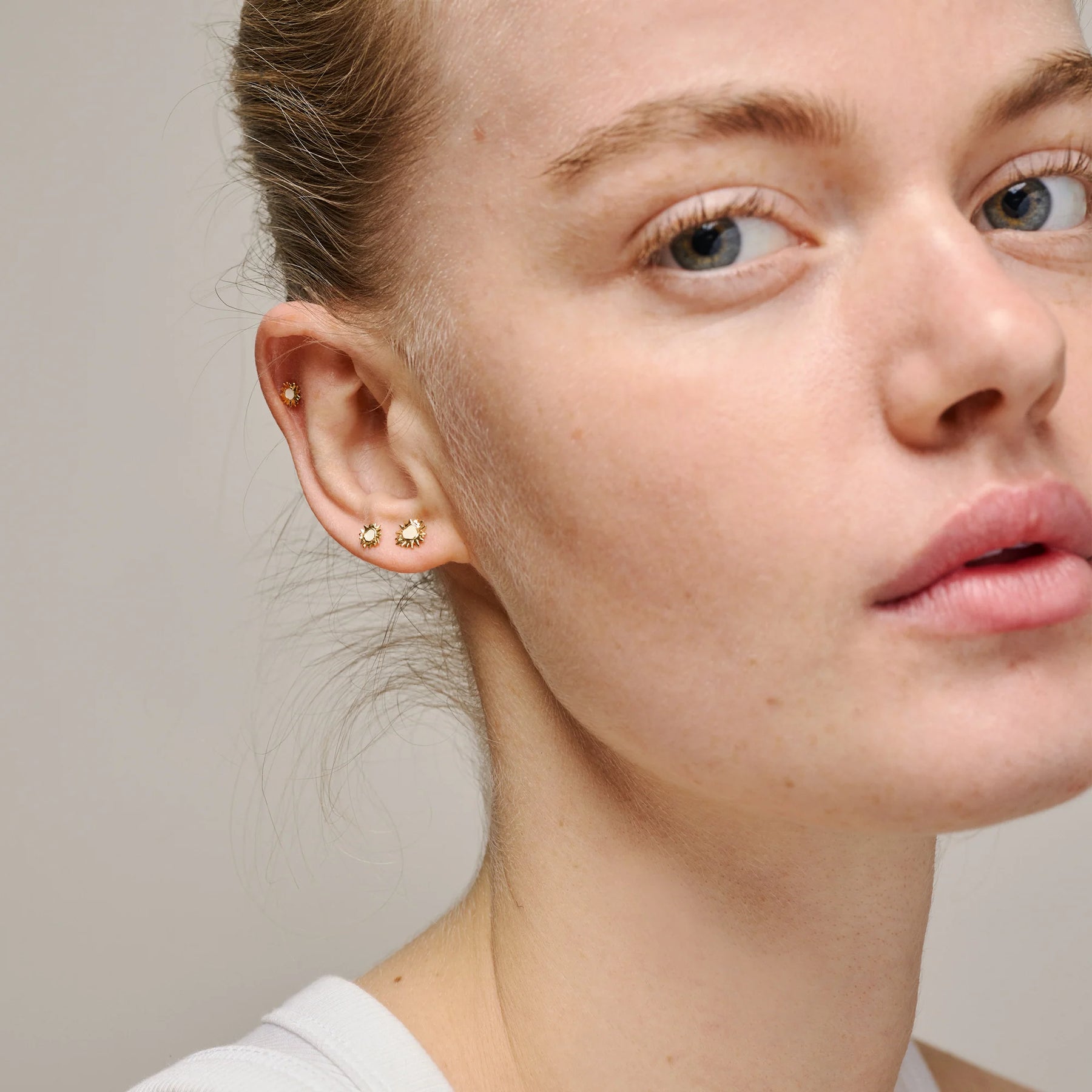 Mini Sunshine Studs - Daisy