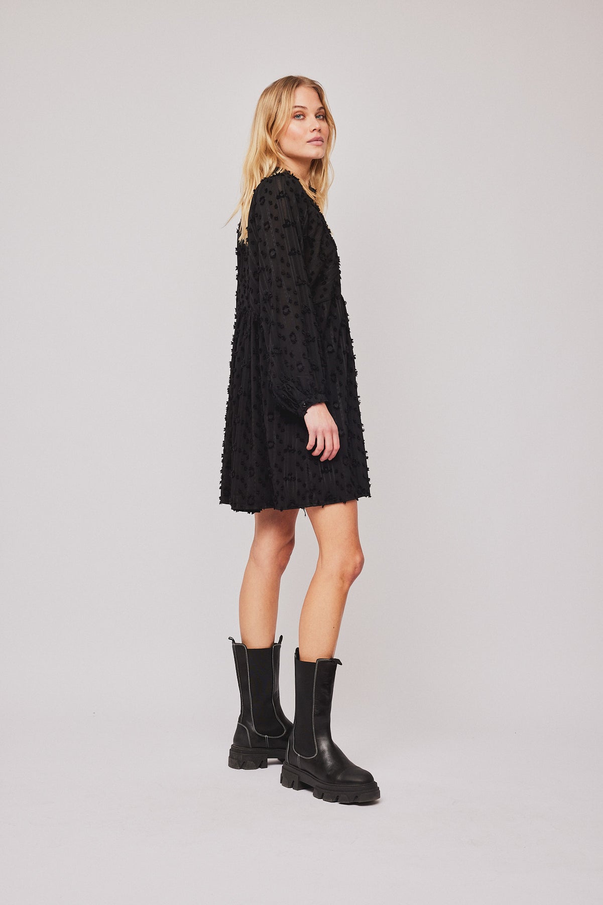 Julia Button Dress - Svart