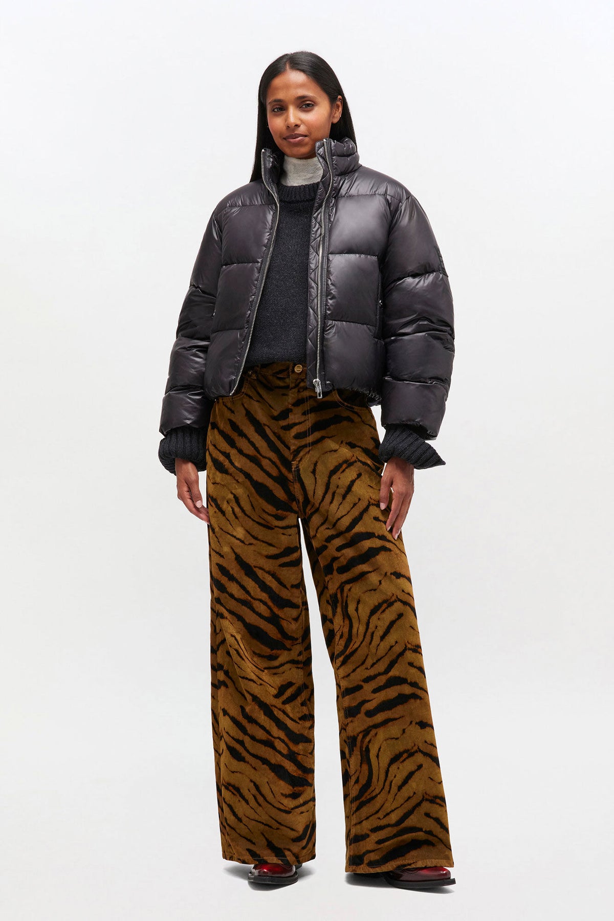 Shiny Nylon Short Puffer Jacket - Svart