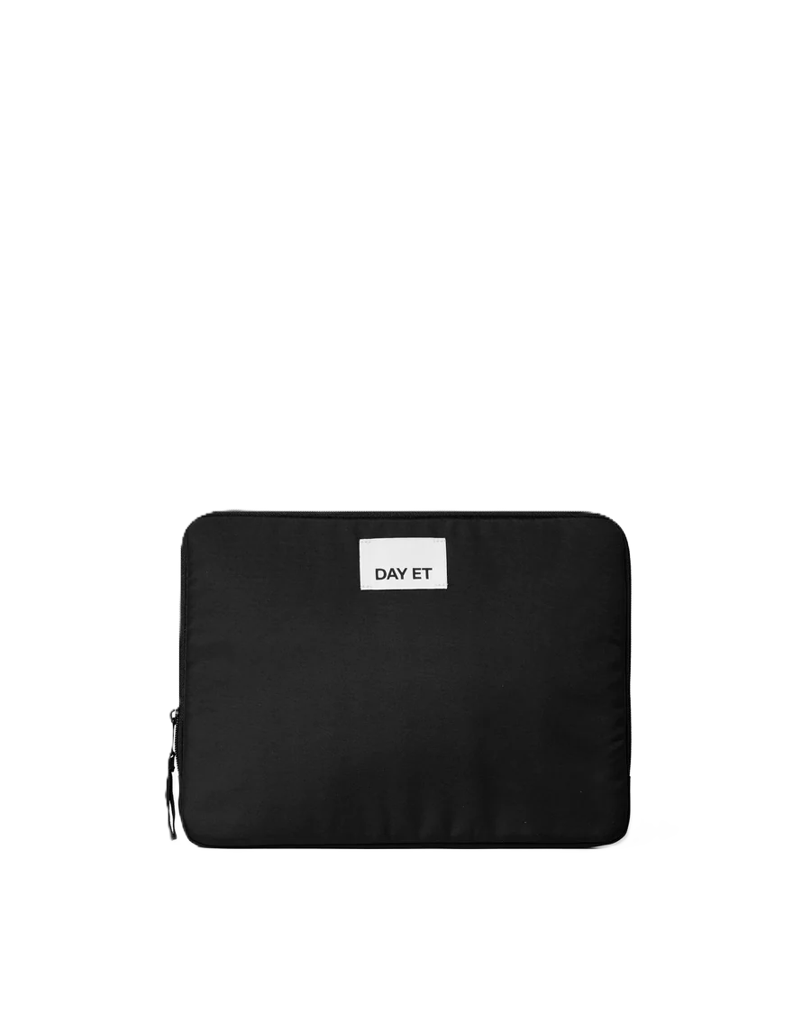 Day Gweneth Re-S Folder13 - Black