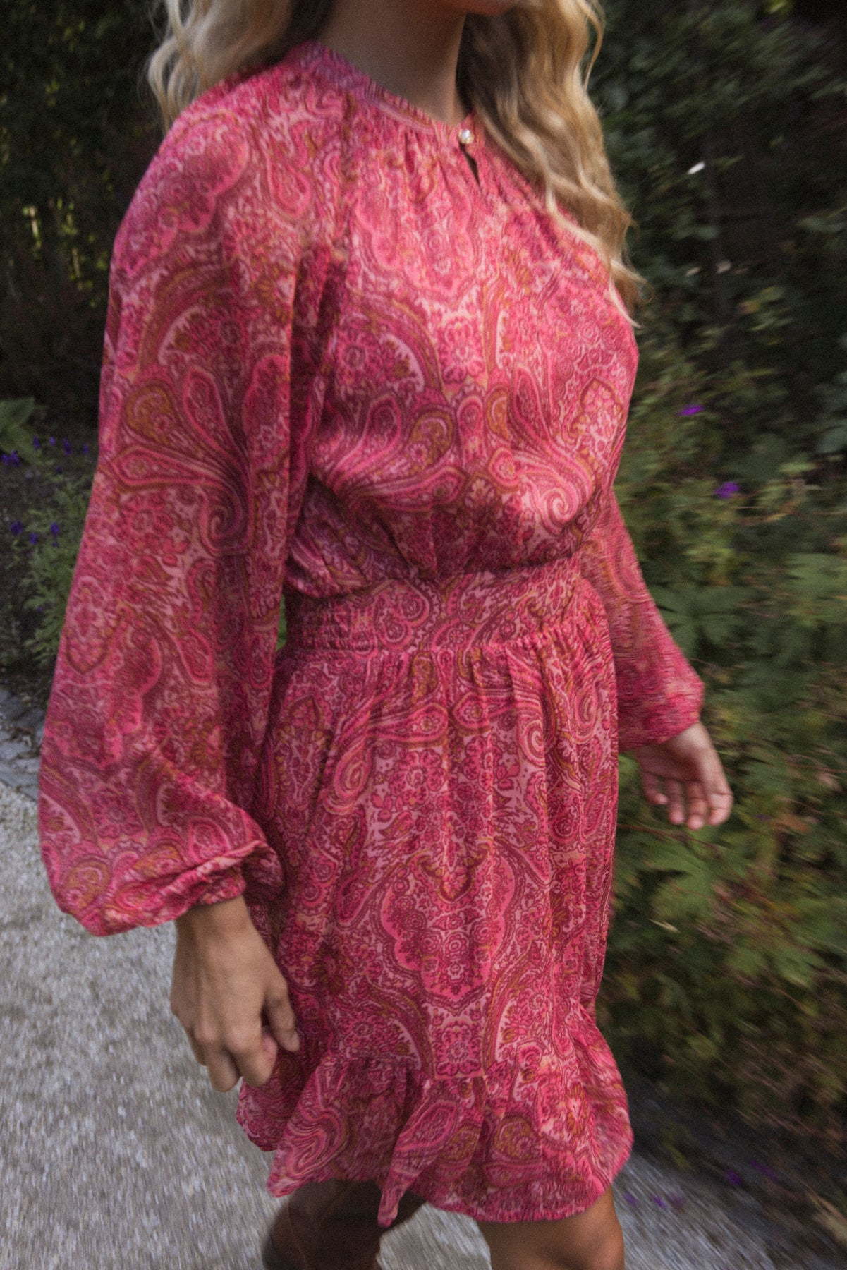 Raina Chiffon B Klänning - Röd Paisley