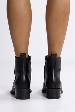Elva - Black