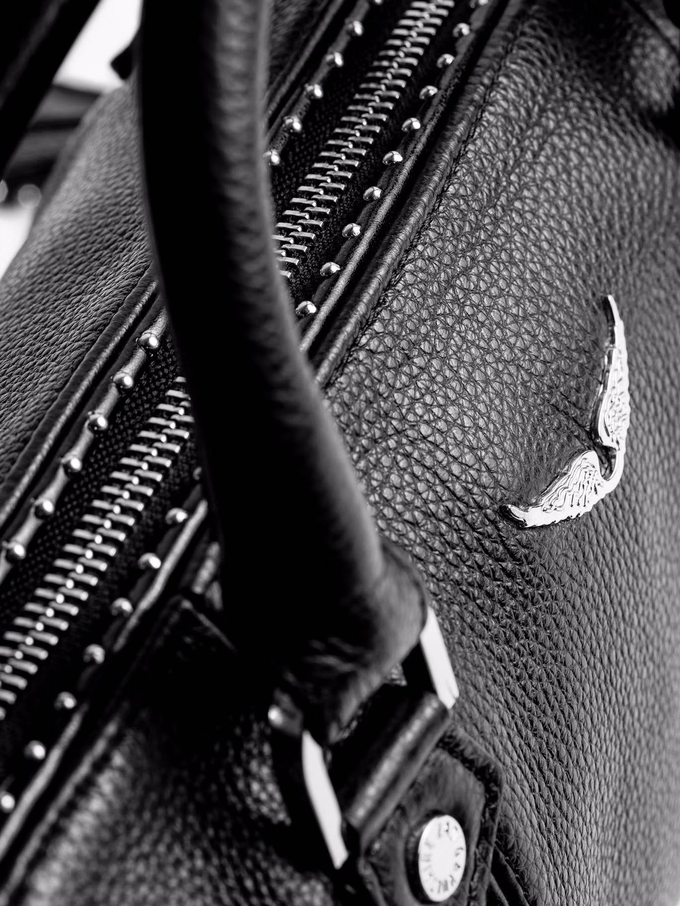 XS Sunny Grained Leather + Stu - Svart