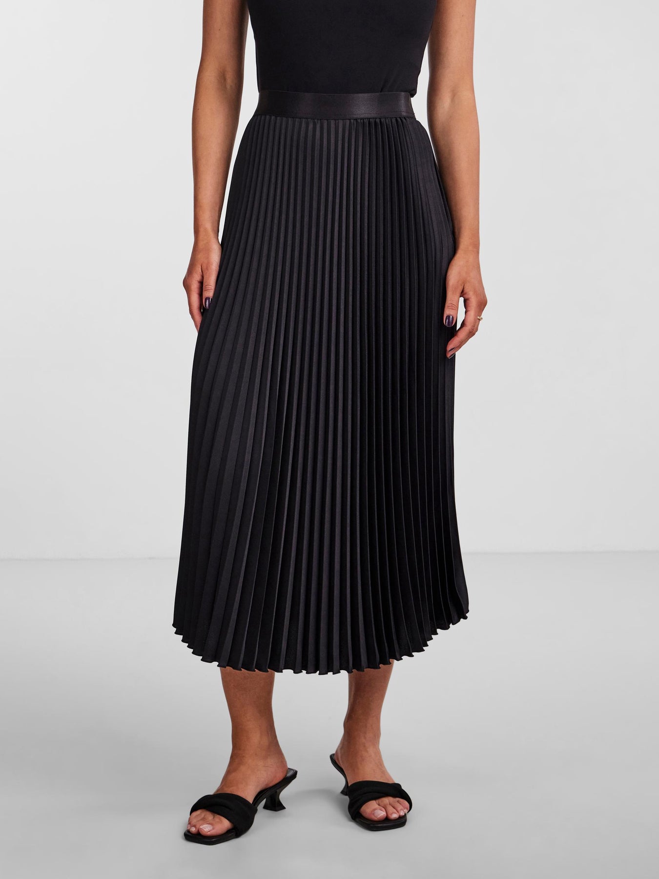 Yasceline HW Midikjol - Svart