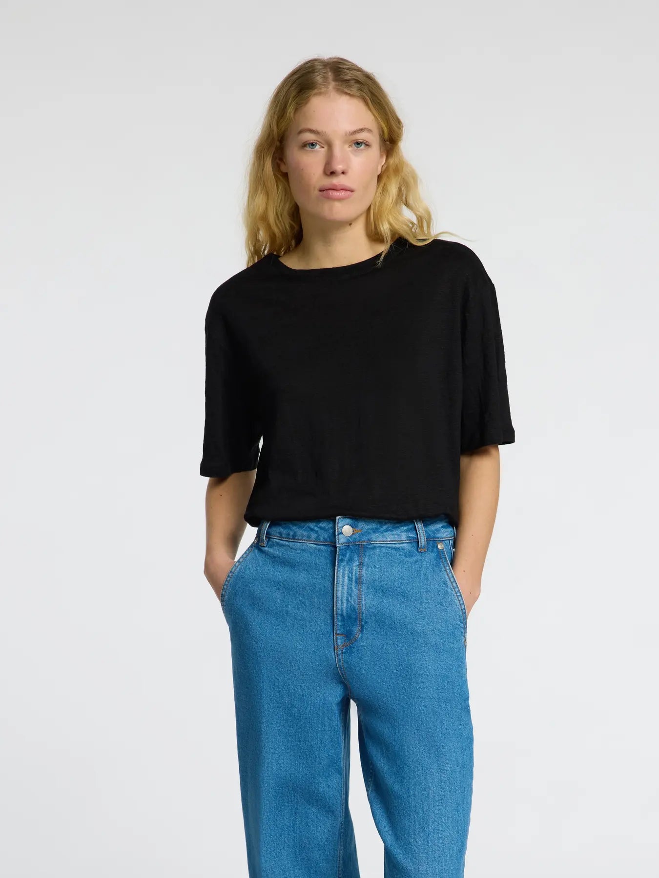Vilja Linen SS Tee - Svart