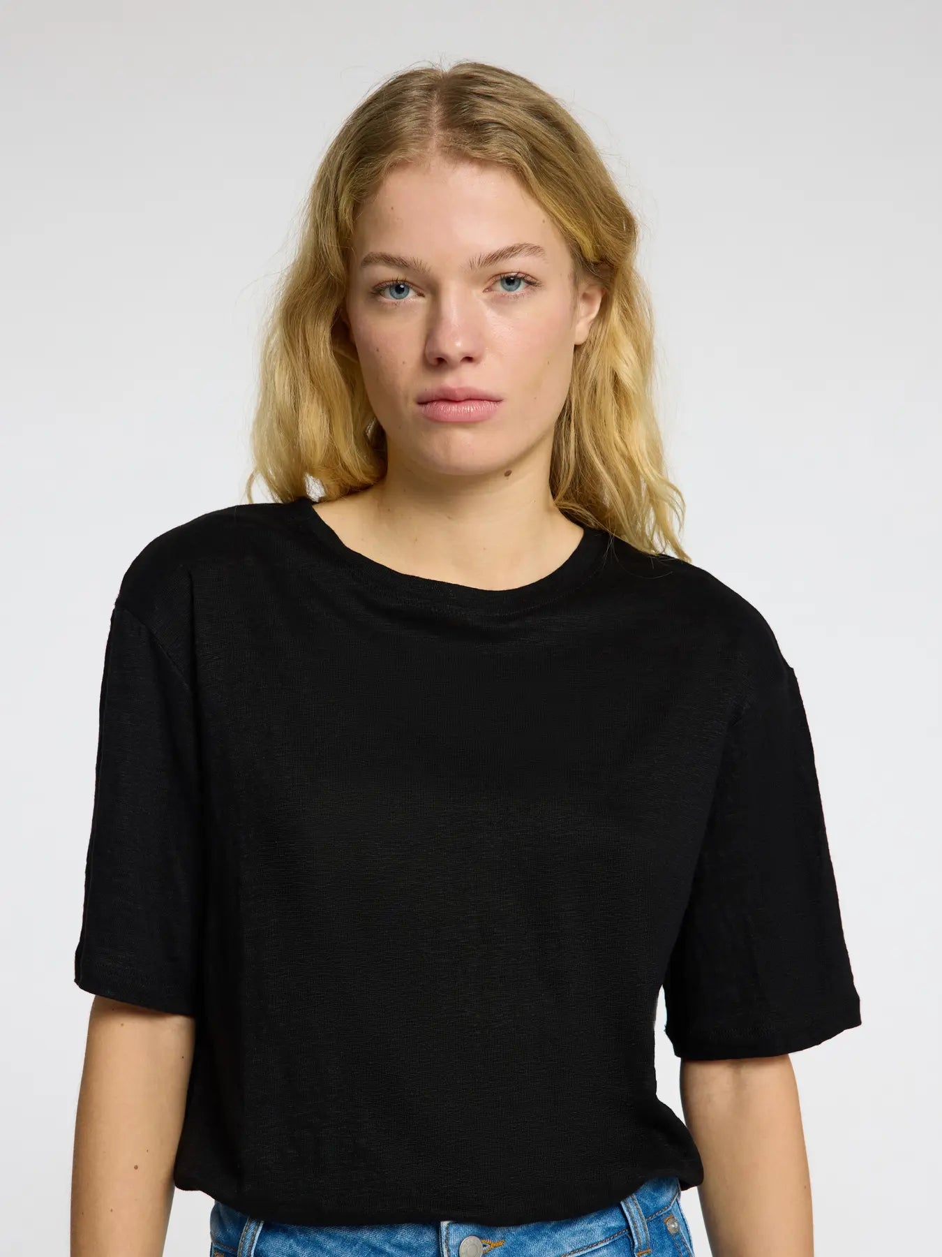 Vilja Linen SS Tee - Svart