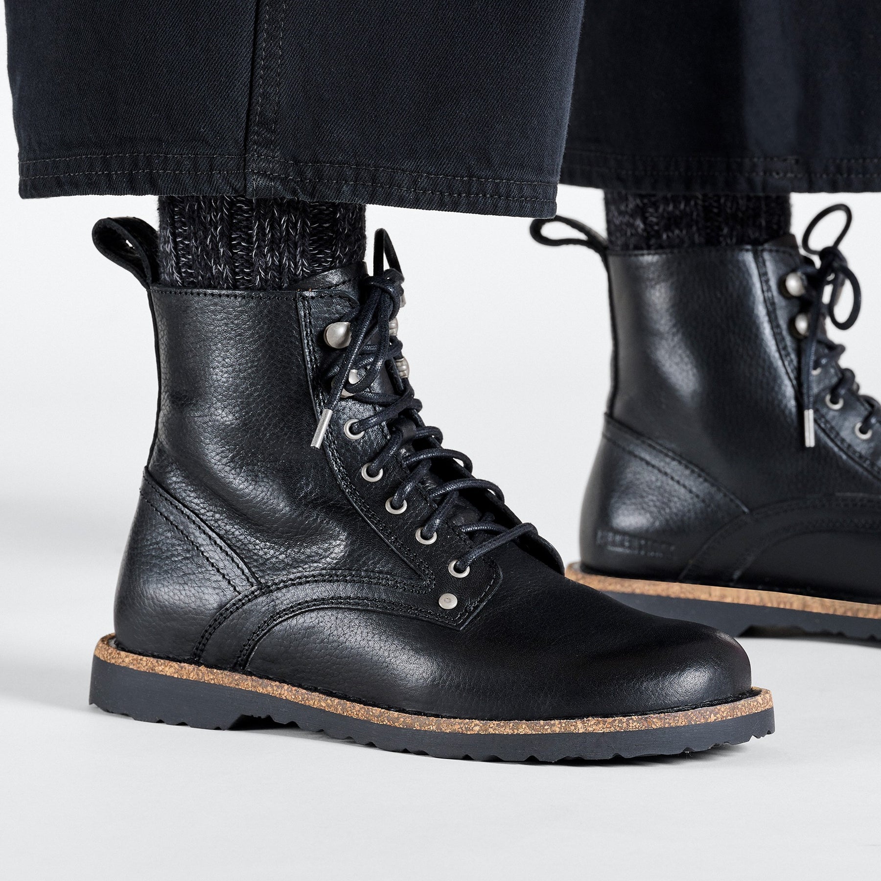 Bryson Grained Natural Leather Narrow - Black