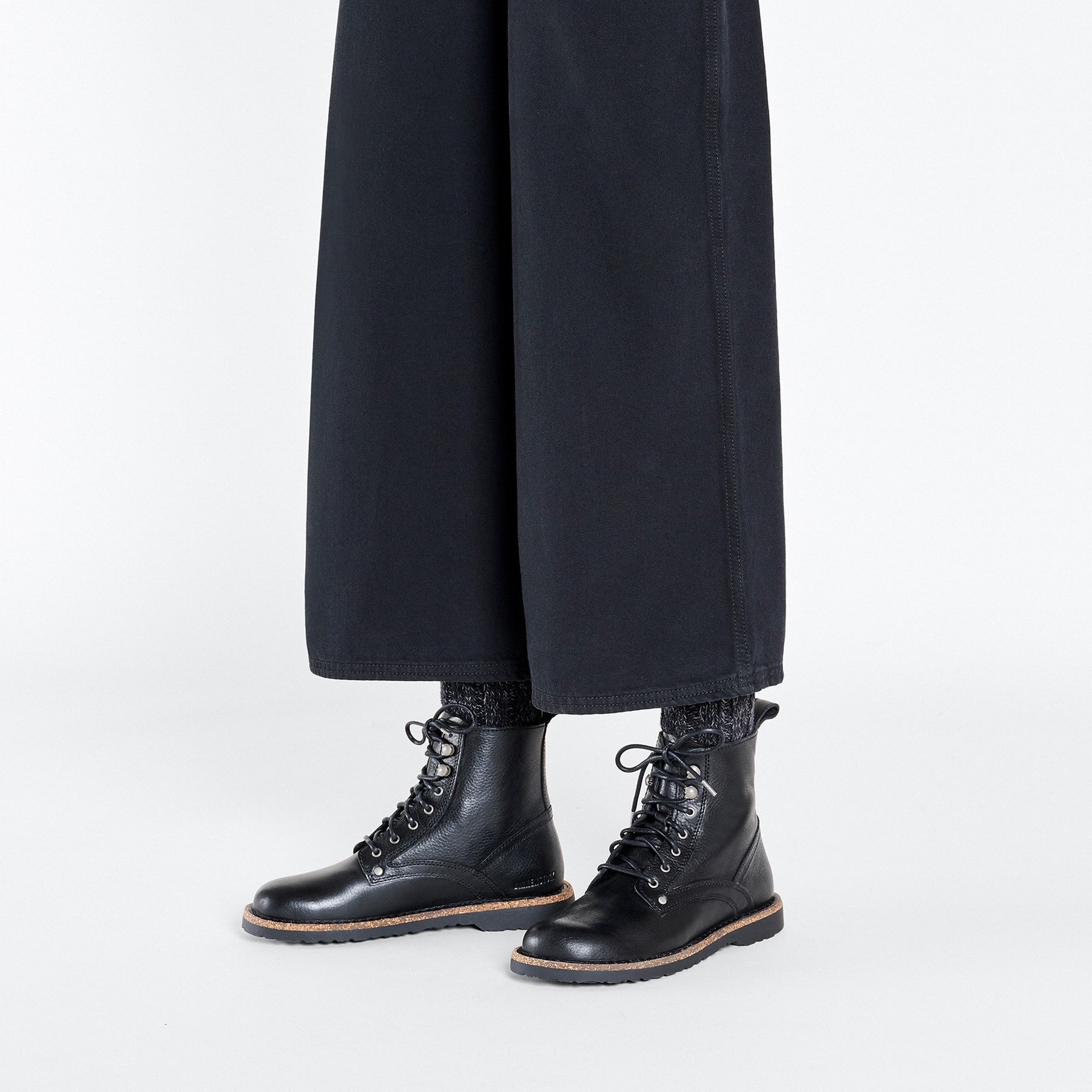 Bryson Grained Natural Leather Narrow - Black