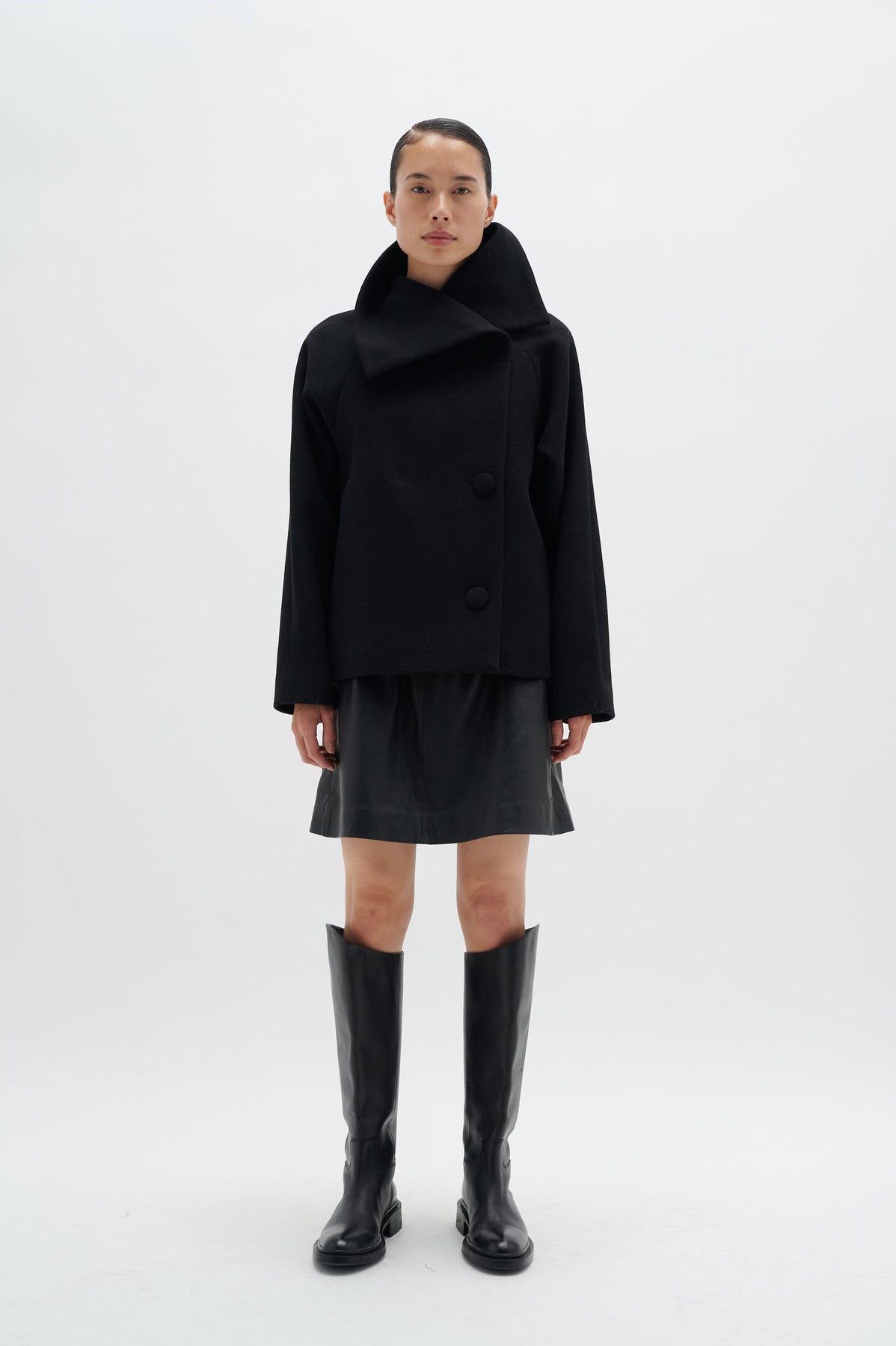 PerryIW Short Coat - Black