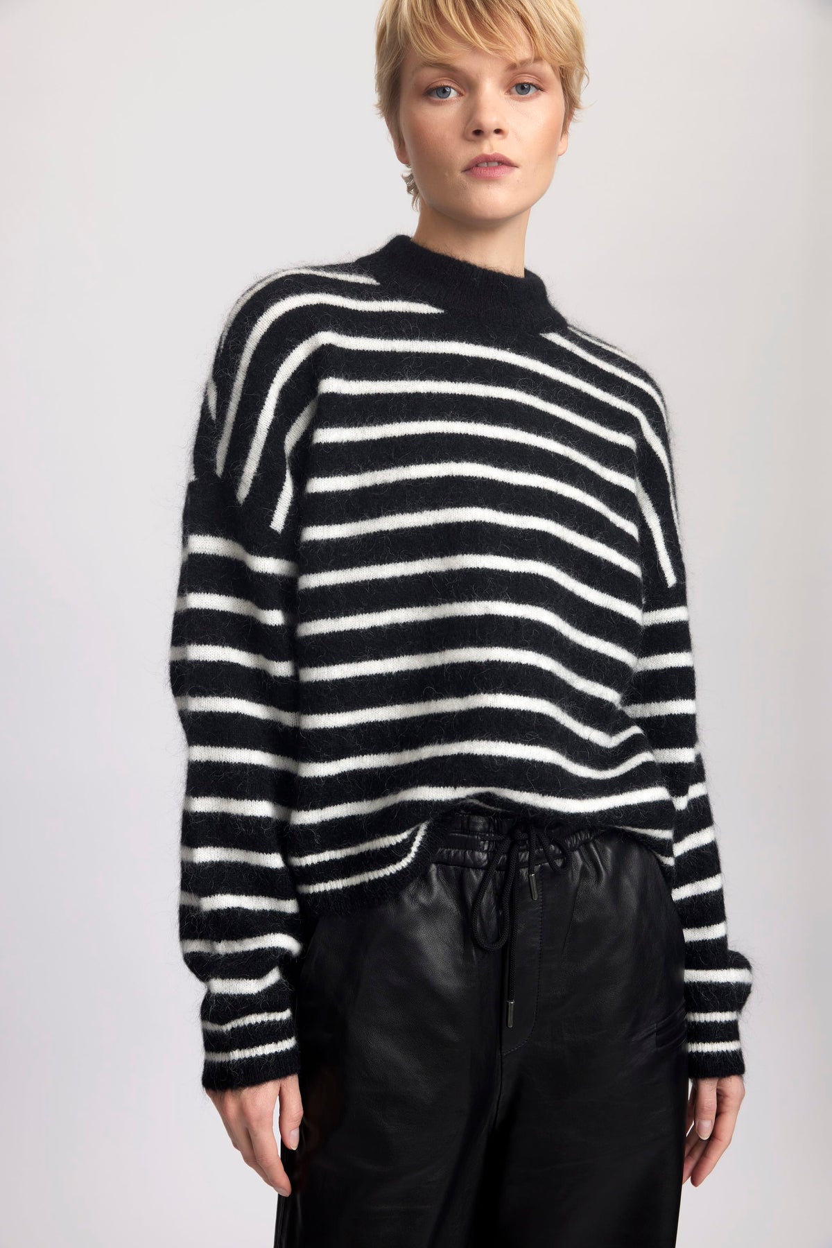 DebbieGZ Pullover - Black/White Striped