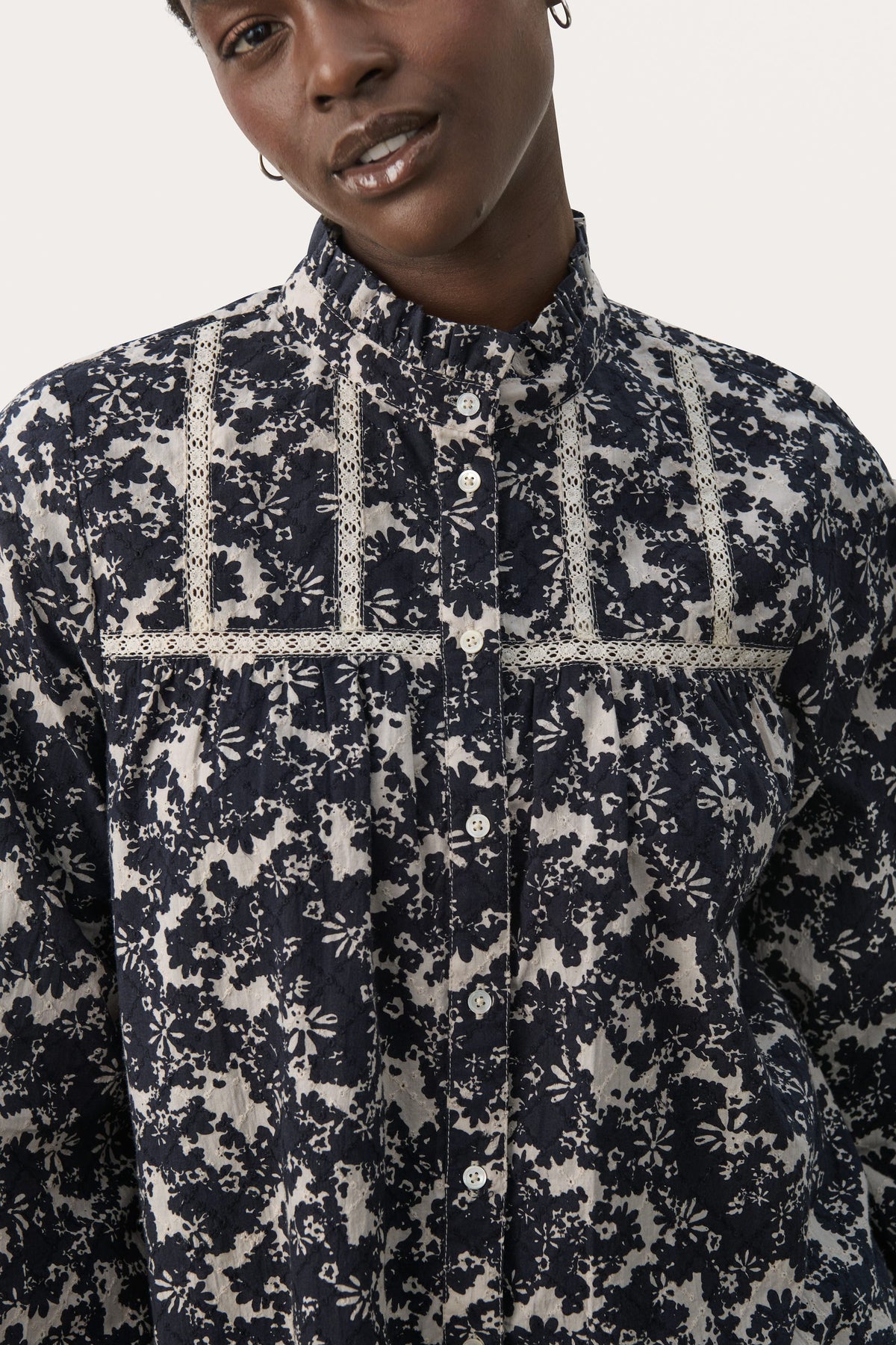 LeoluPW SH - Dark Navy Contrast Flower