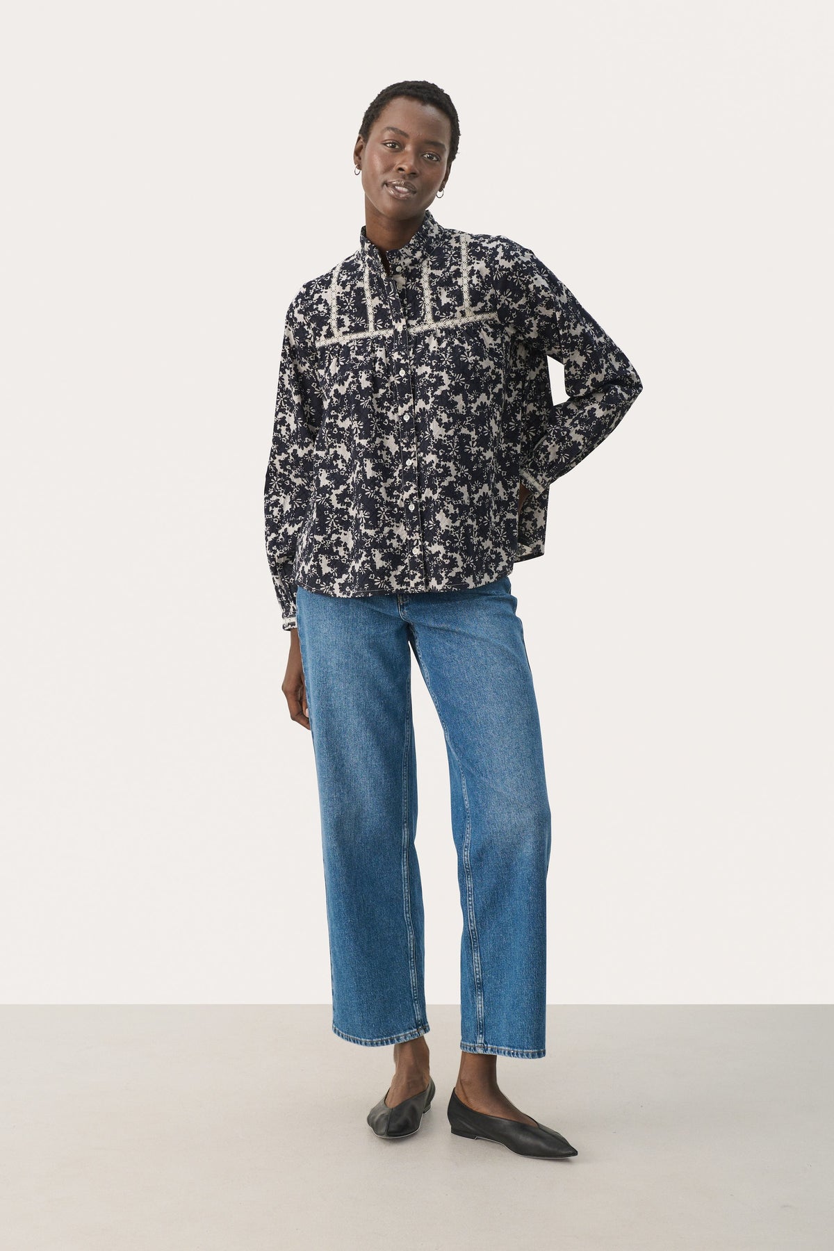 LeoluPW SH - Dark Navy Contrast Flower