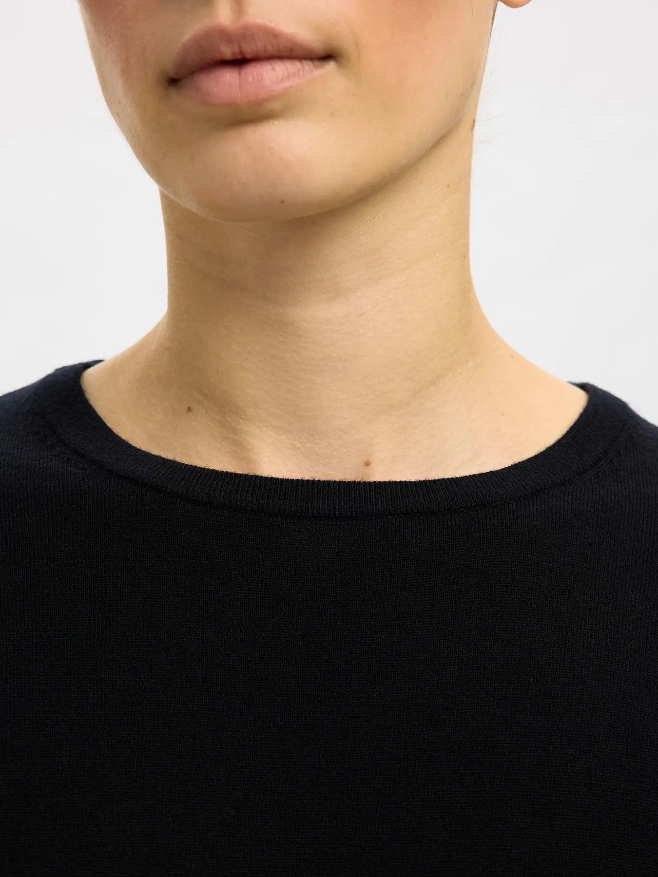 Thea Ls Knit Merino O-Neck - Svart