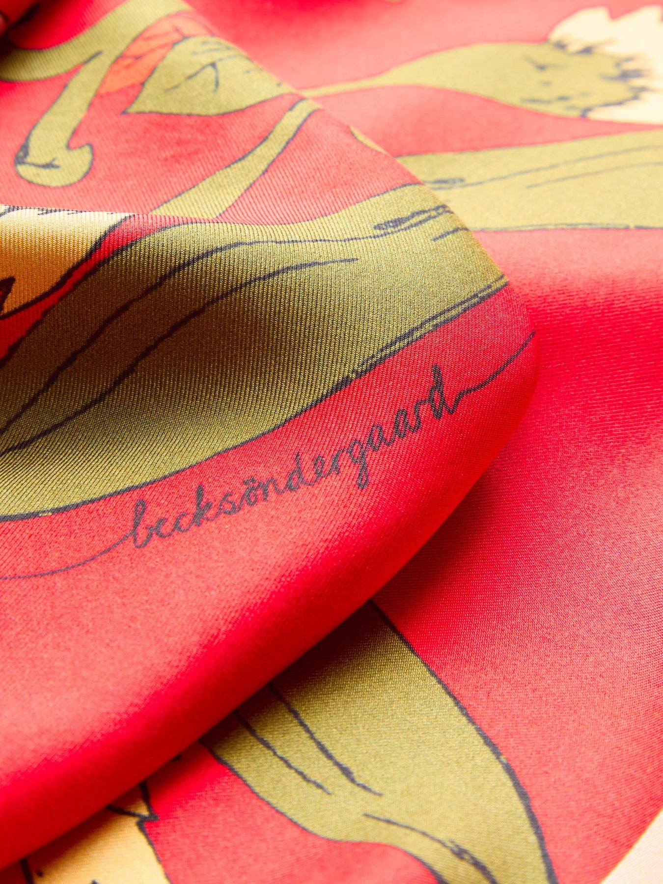 Magna Flower Sia Scarf - Adrenaline Red