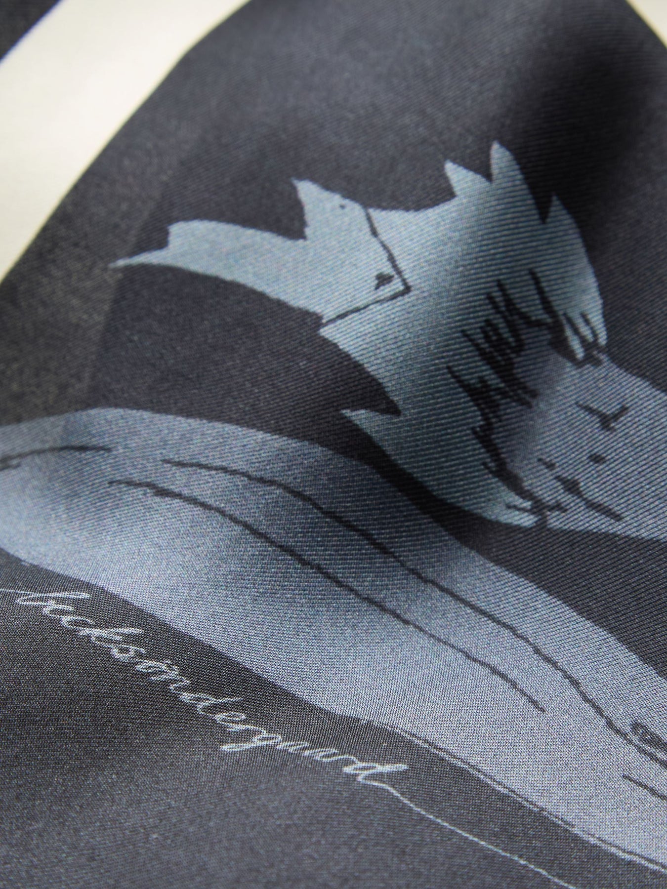 Magna Flower Sia Sidenscarf - Svart