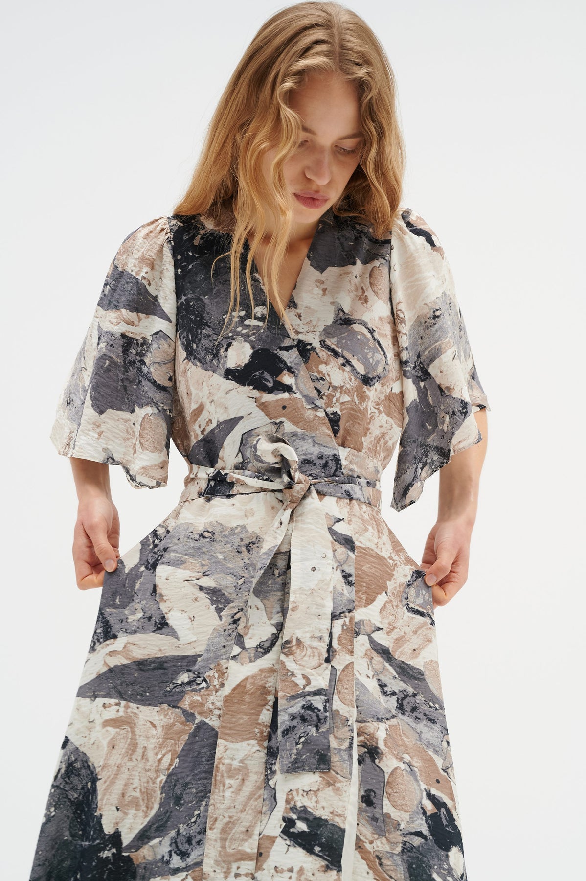 ElitaIW Wrap Dress - Graffiti Wall Grey