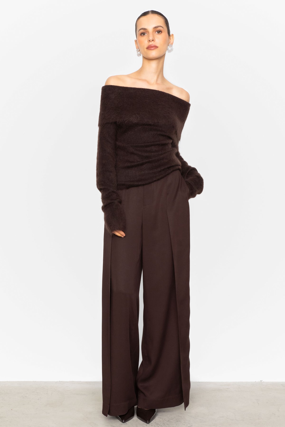 Eliette Off-Shoulder Knit - Mörkbrun