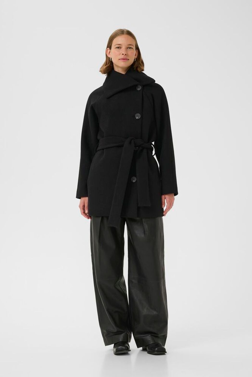 YunahIW Collar Coat - Black
