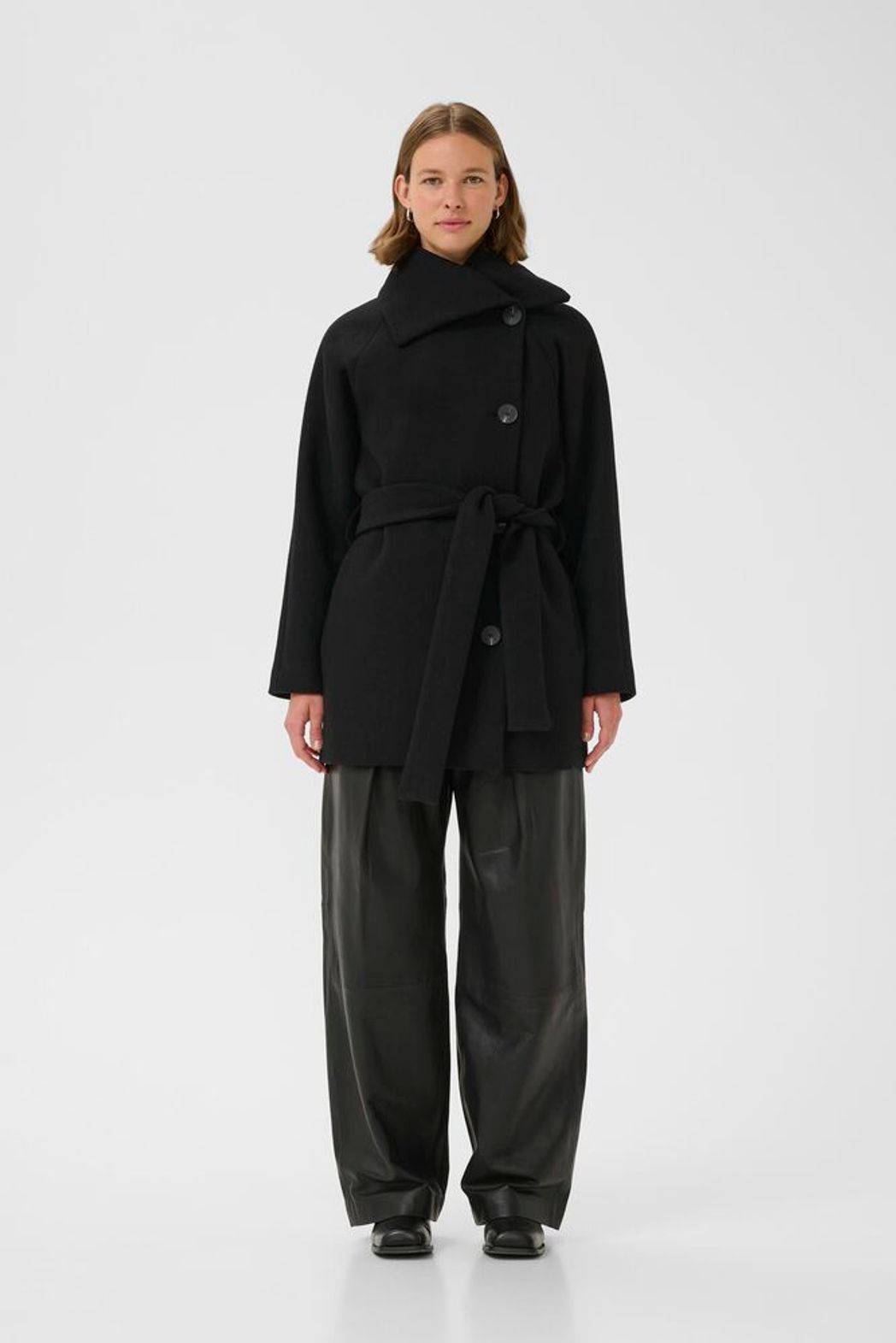 YunahIW Collar Coat - Black