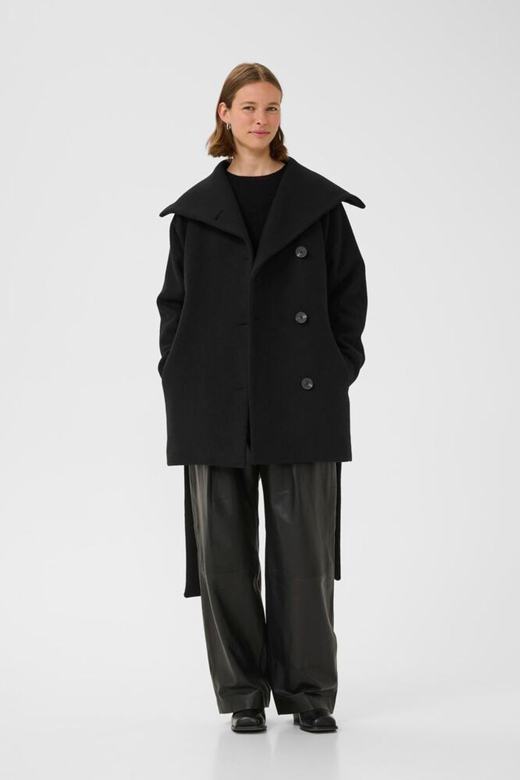 YunahIW Collar Coat - Black