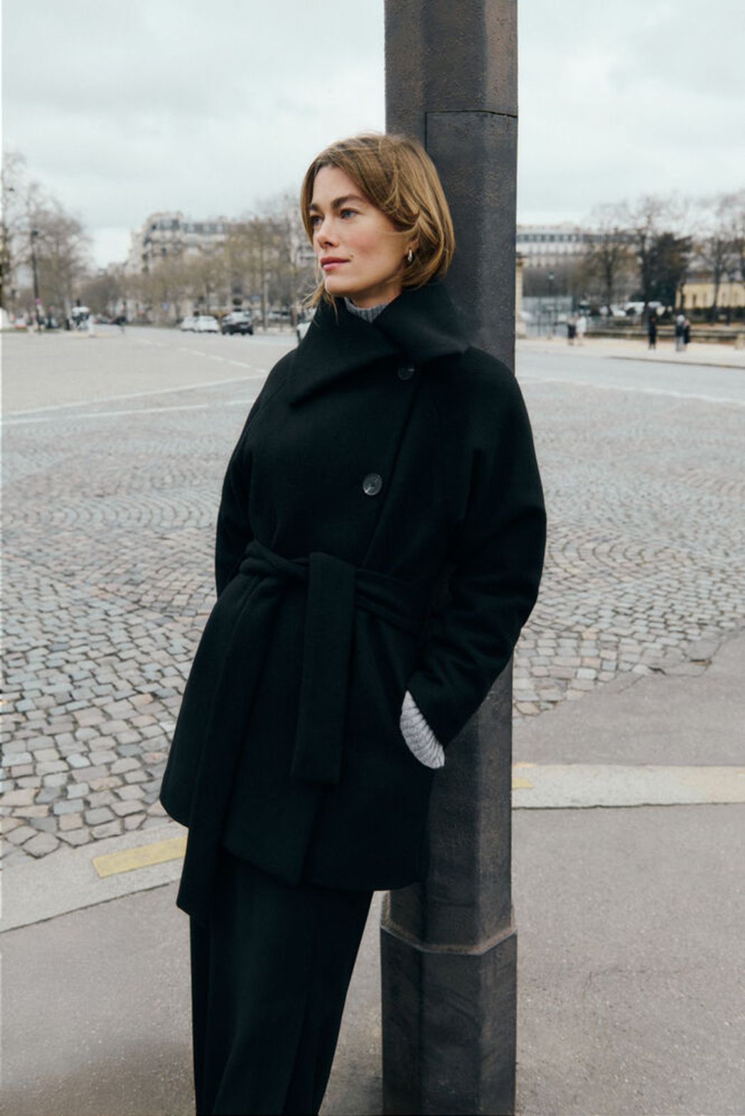 YunahIW Collar Coat - Black
